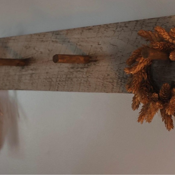 Peg Board Primitive Farmhouse Rack Tombstone Wall Decor - Picture 1 of 6